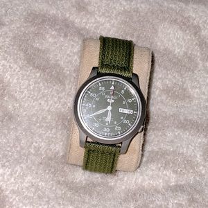 Seiko olive drab stainless steel movement water resistant Watch 37mm